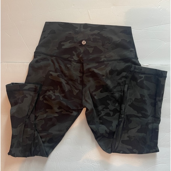 Lululemon Align Capri Camo Sz 8 - Picture 4 of 9
